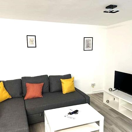 Stylish Apartment At Carlton Grove London Exterior foto