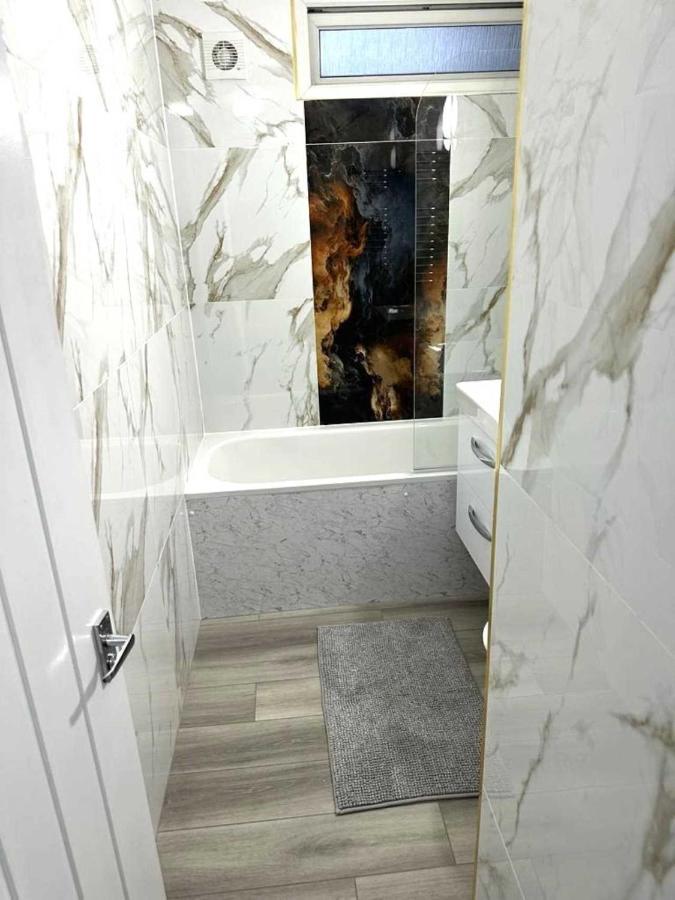 Stylish Apartment At Carlton Grove London Exterior foto